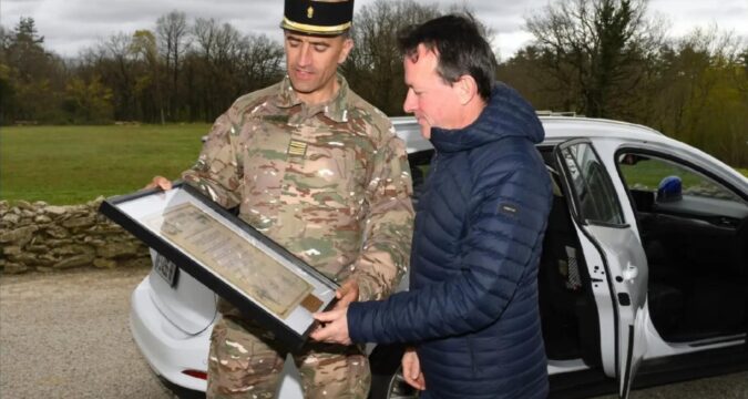 Иностранный полк: Удостоены чести сенатора.